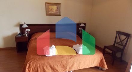 Продаж - Готель 1500 m² Евія