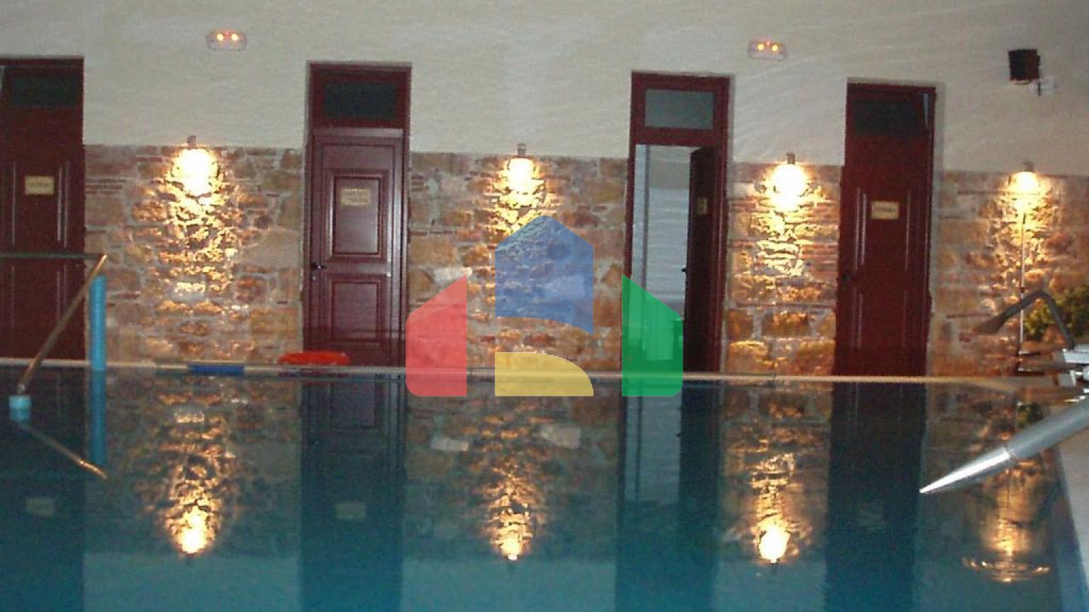 Продаж - Готель 1500 m² Евія