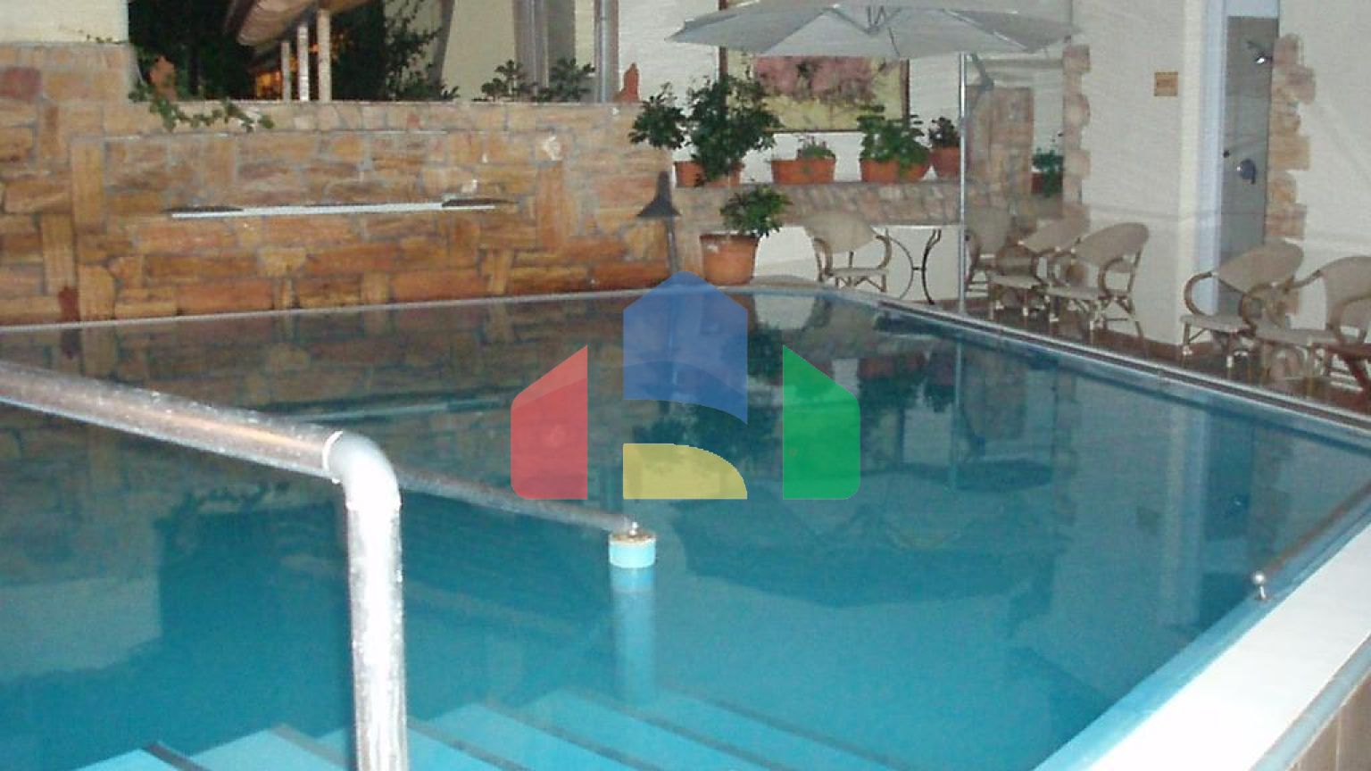 Продаж - Готель 1500 m² Евія