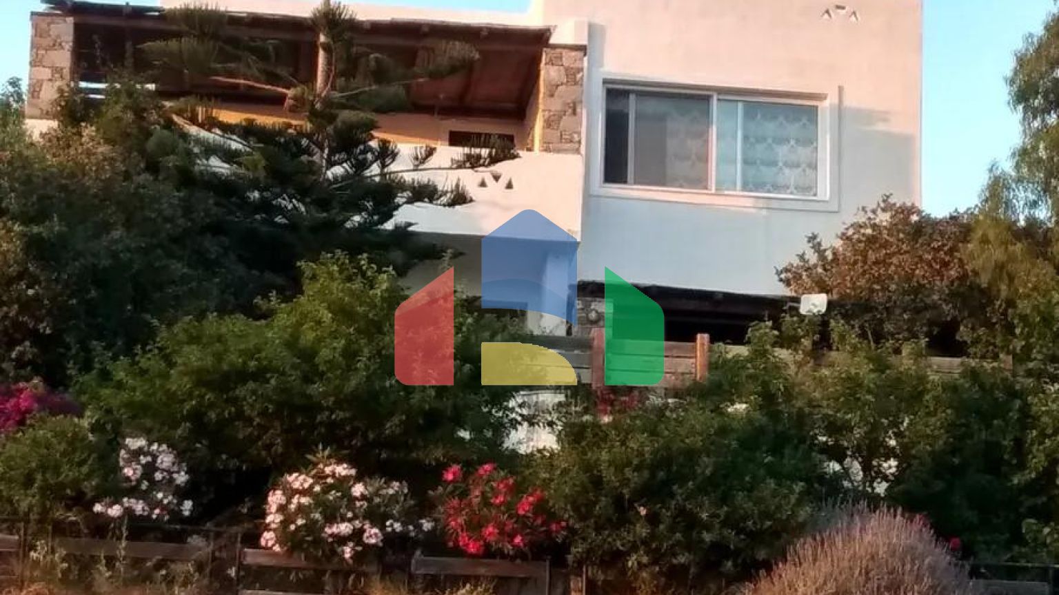 Продаж - Котедж 183 m² Евія