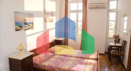 Продаж - Готель 900 m² Евія