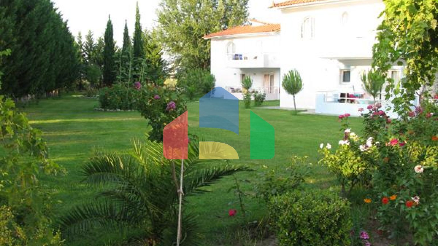 Продаж - Готель 400 m² Евія