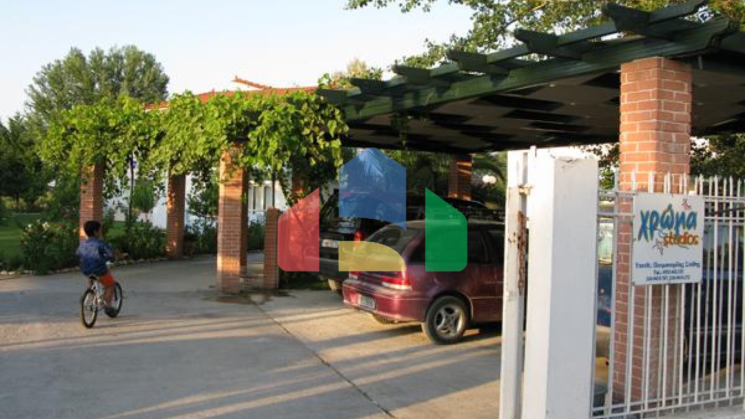 Продаж - Готель 400 m² Евія