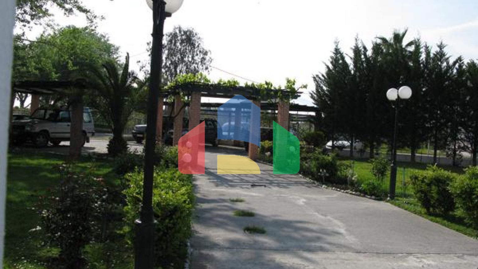 Продаж - Готель 400 m² Евія