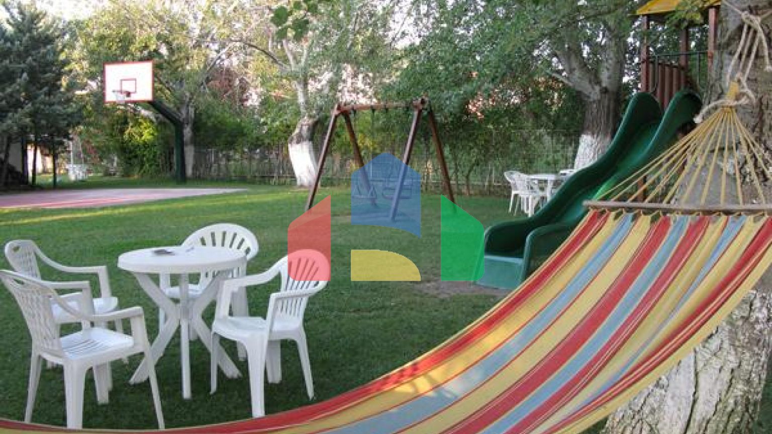 Продаж - Готель 400 m² Евія