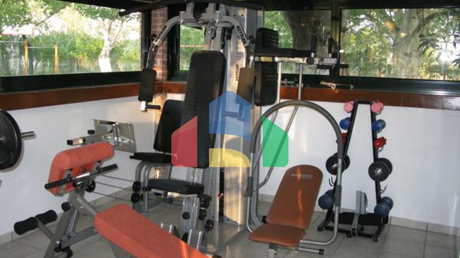 Продаж - Готель 400 m² Евія