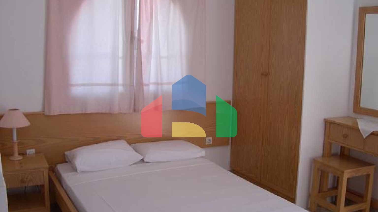 Продаж - Готель 400 m² Евія