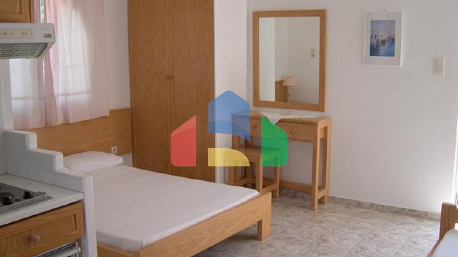 Продаж - Готель 400 m² Евія