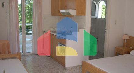 Продаж - Готель 400 m² Евія