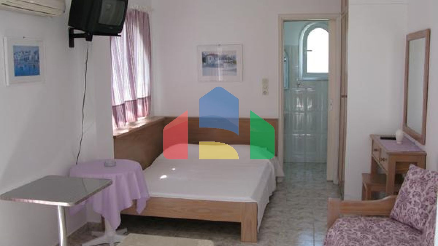 Продаж - Готель 400 m² Евія