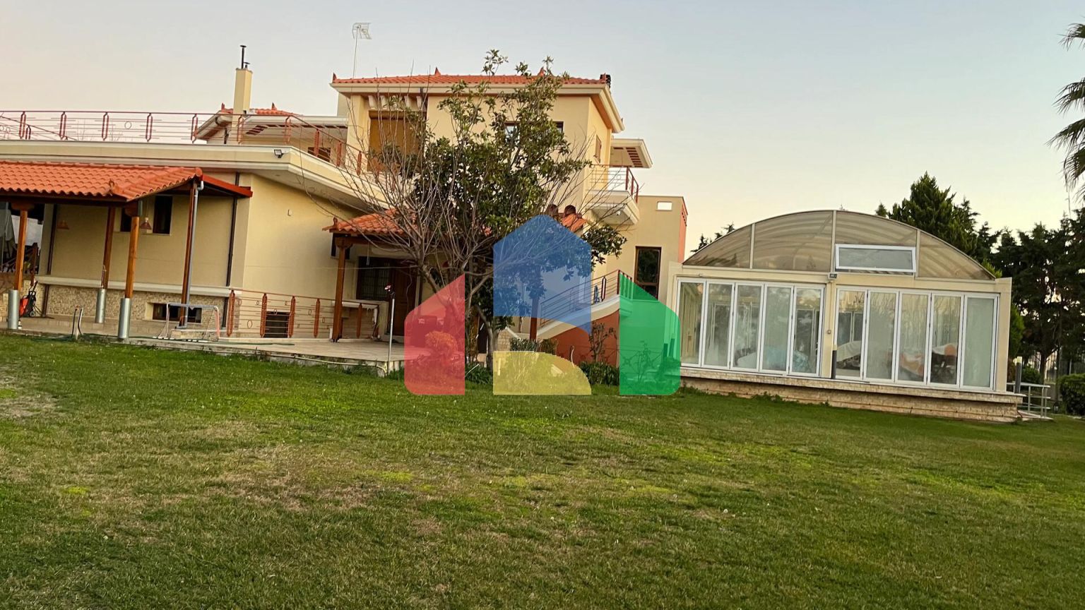 Продажа - Вилла 585 m² Эвия