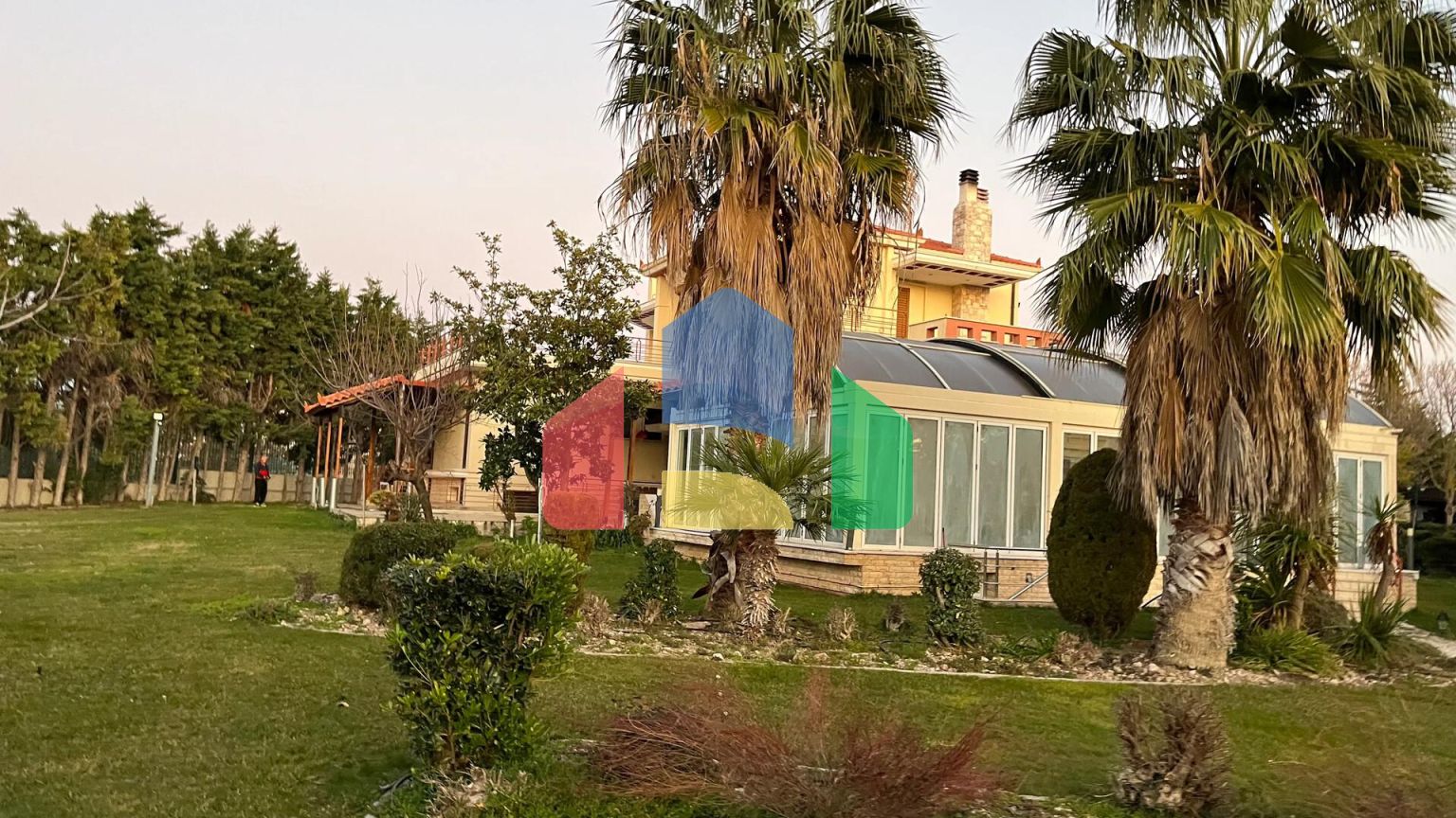 Продажа - Вилла 585 m² Эвия