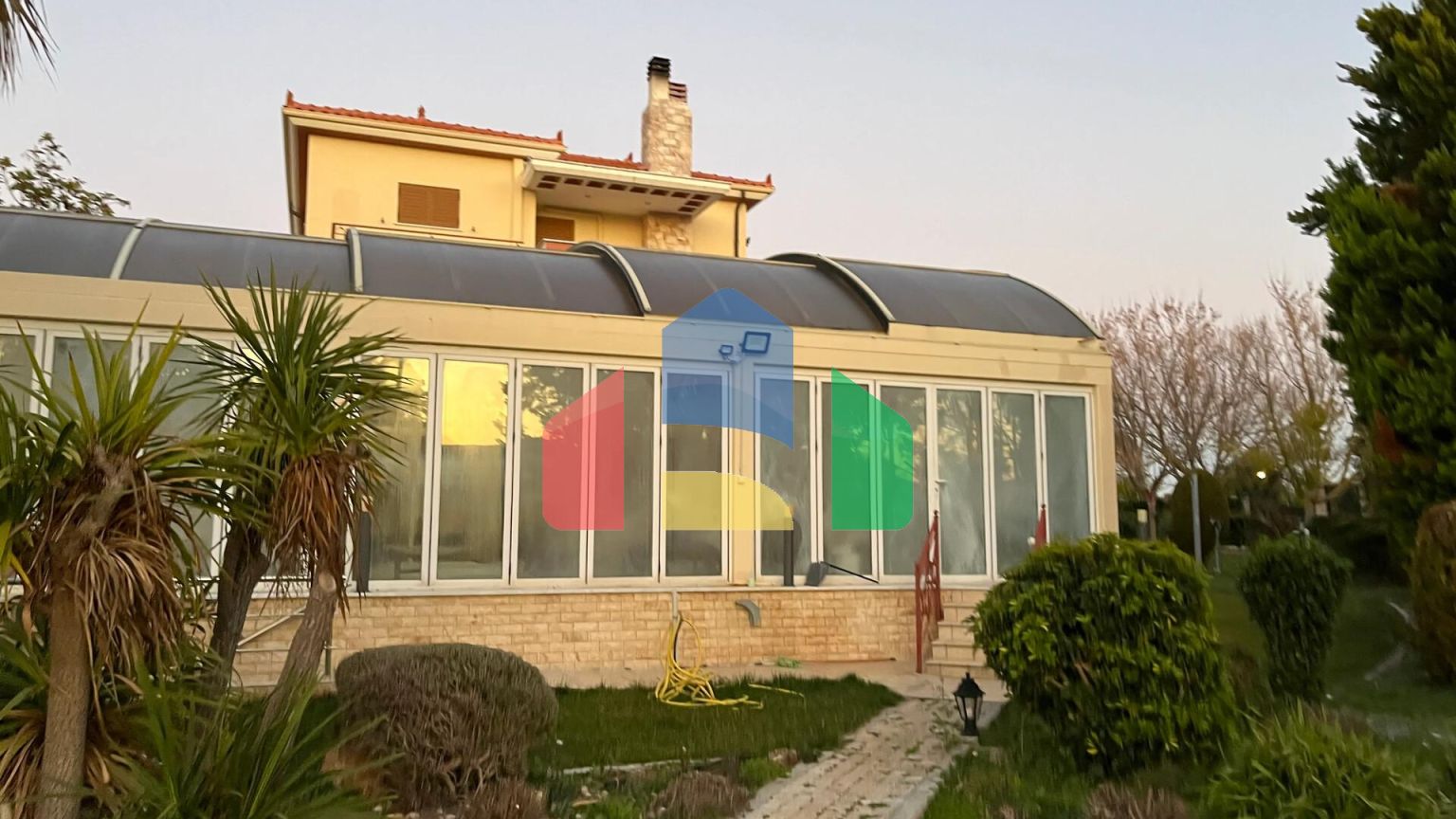 Продажа - Вилла 585 m² Эвия