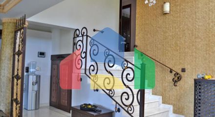 Продаж - Котедж 550 m² Евія