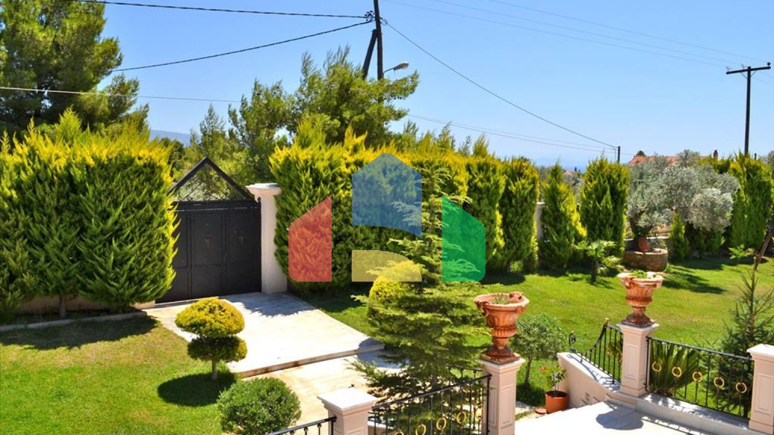 Продаж - Котедж 550 m² Евія