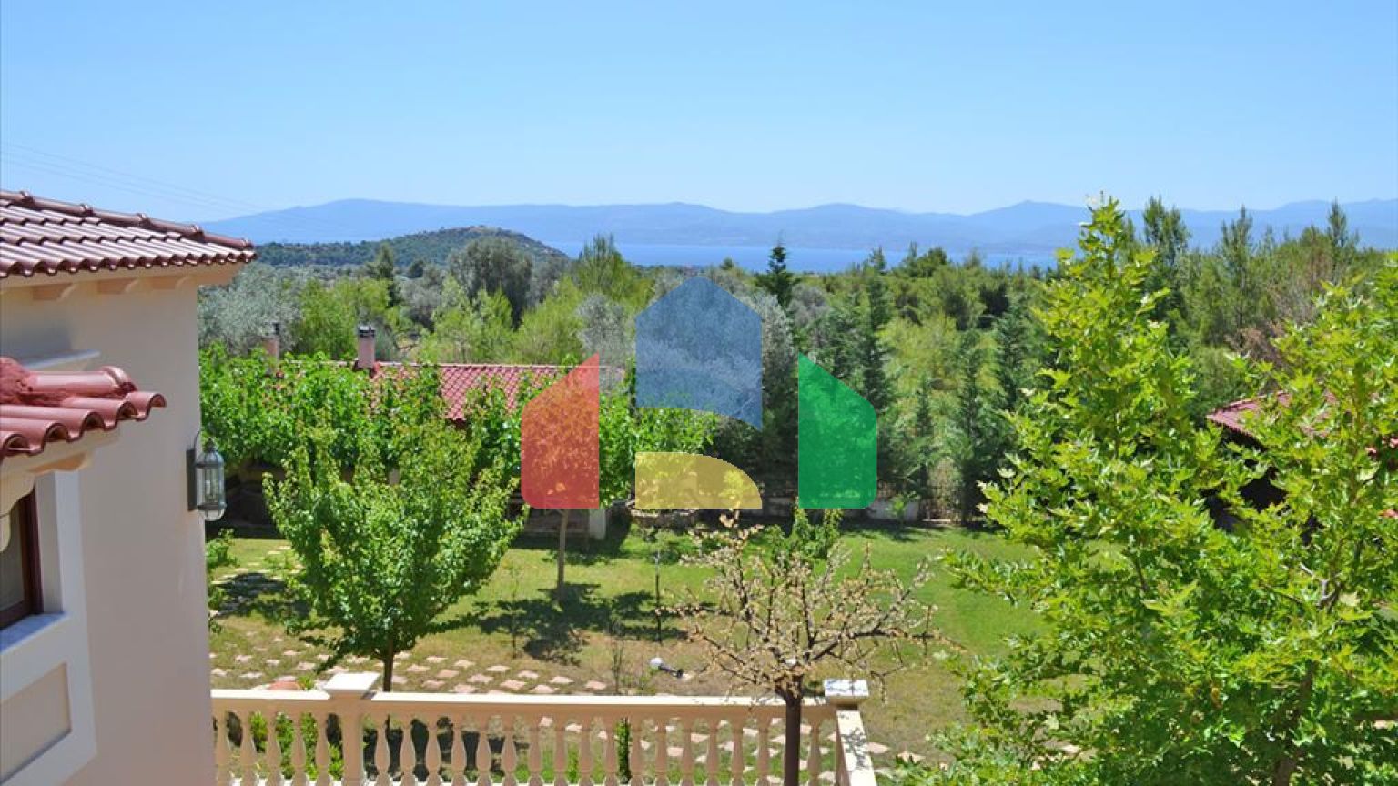 Продаж - Котедж 550 m² Евія