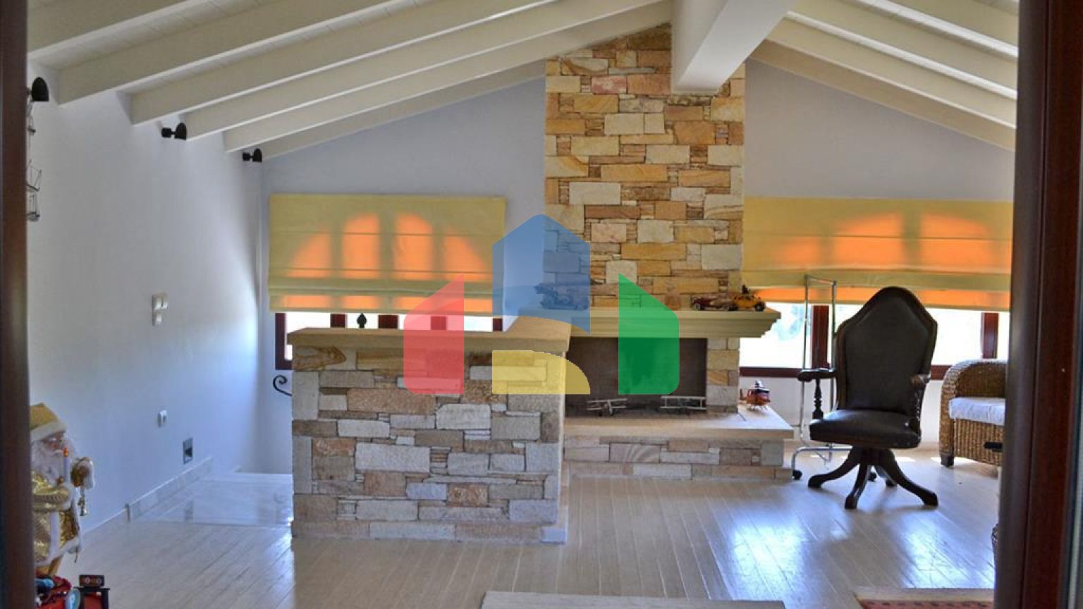 Продаж - Котедж 550 m² Евія