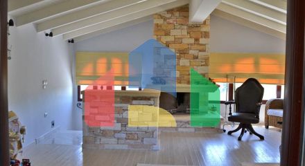 Продаж - Котедж 550 m² Евія