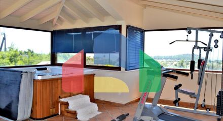 Продаж - Котедж 550 m² Евія