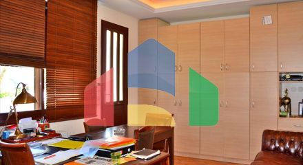 Продаж - Котедж 550 m² Евія