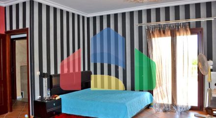 Продаж - Котедж 550 m² Евія