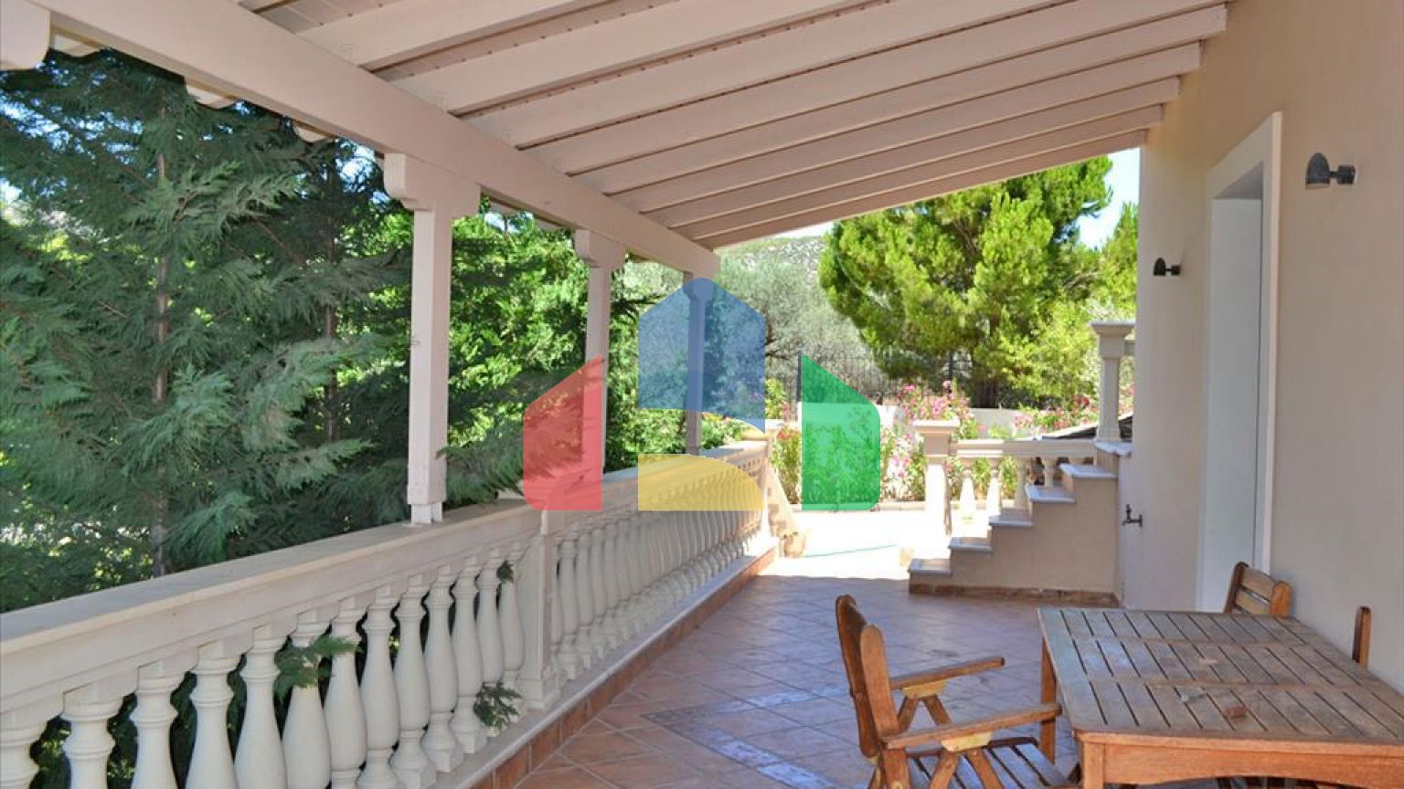 Продаж - Котедж 550 m² Евія