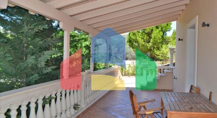 Продаж - Котедж 550 m² Евія