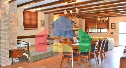 Продаж - Котедж 550 m² Евія