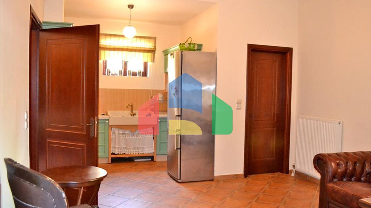 Продаж - Котедж 550 m² Евія