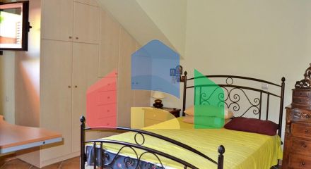 Продаж - Котедж 550 m² Евія