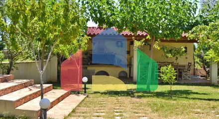 Продаж - Котедж 550 m² Евія