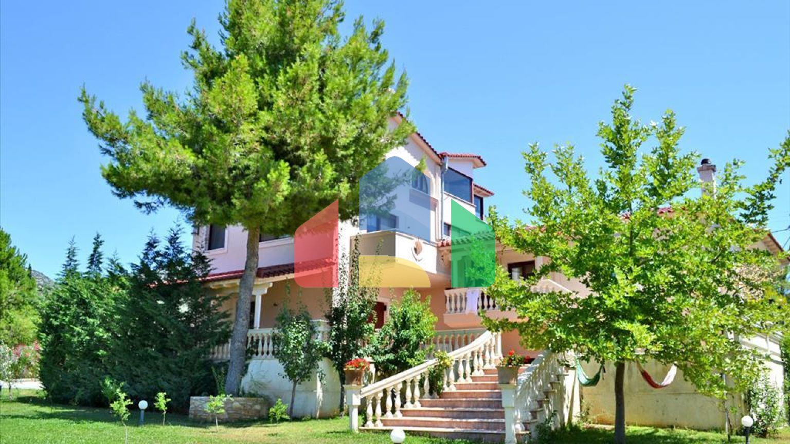 Продаж - Котедж 550 m² Евія