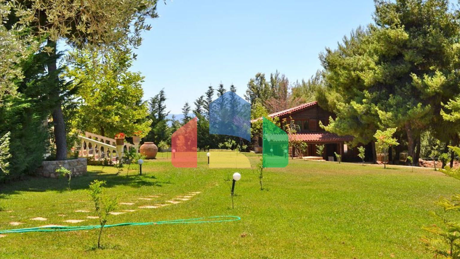 Продаж - Котедж 550 m² Евія