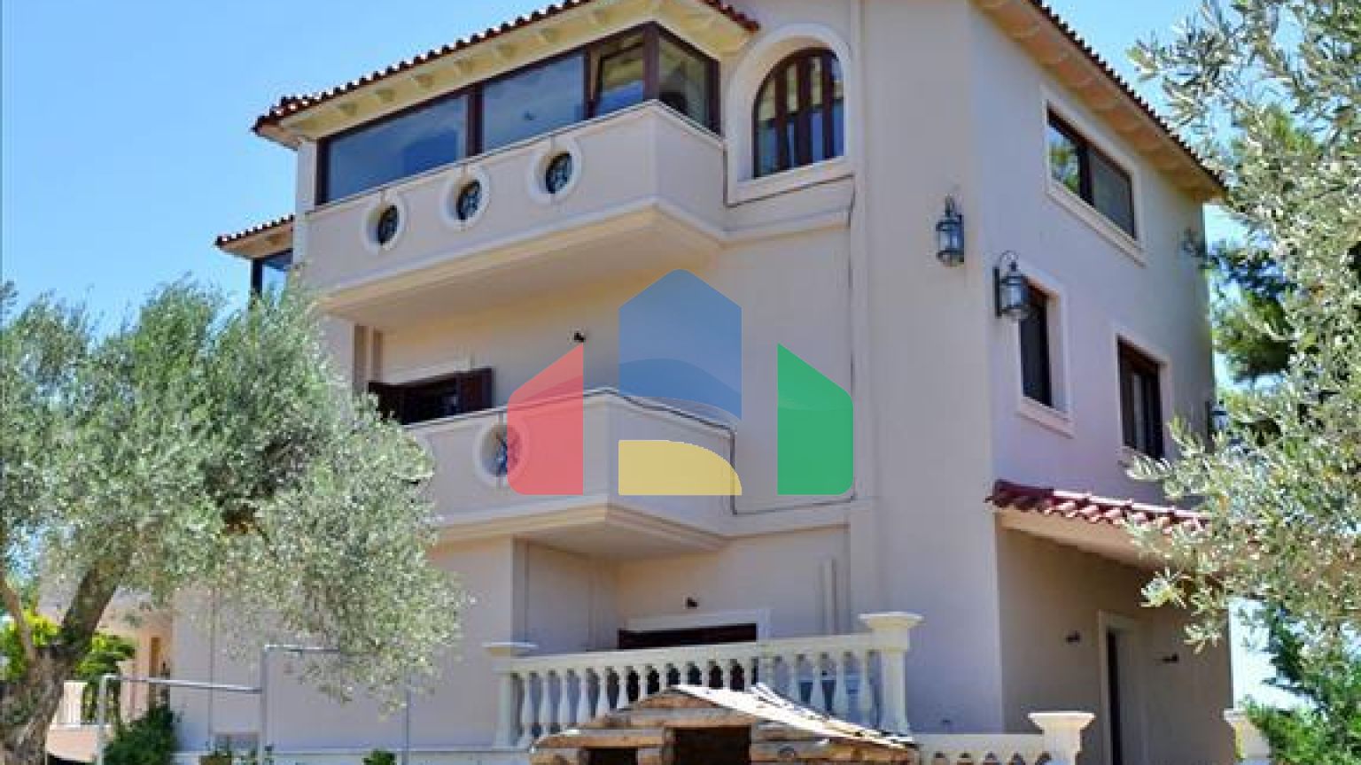 Продаж - Котедж 550 m² Евія