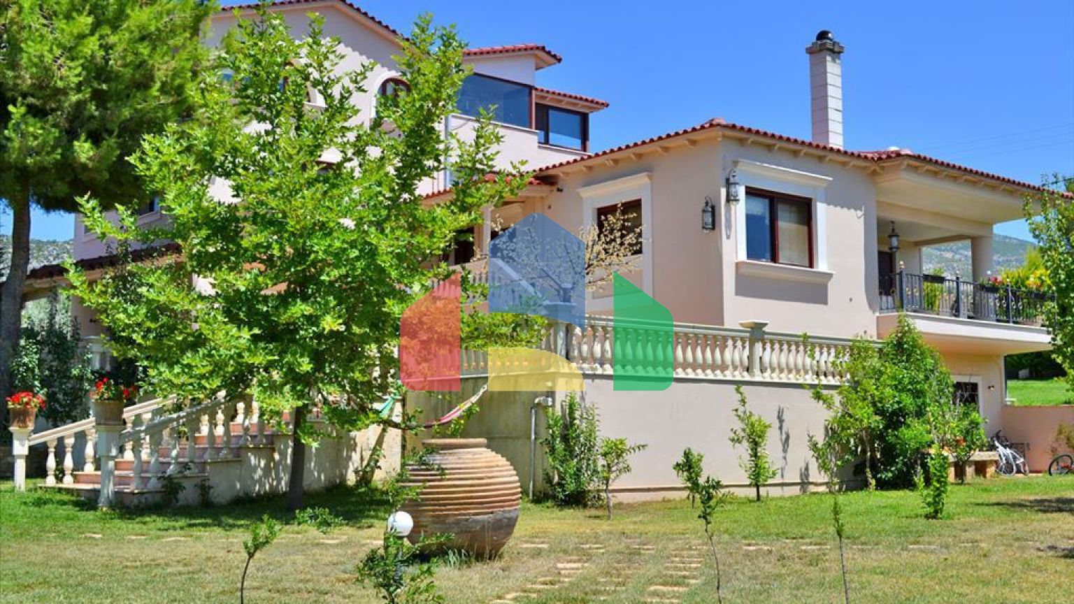 Продаж - Котедж 550 m² Евія