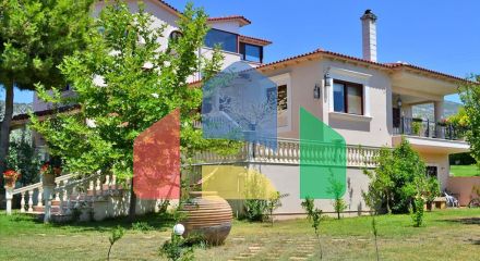 Продаж - Котедж 550 m² Евія