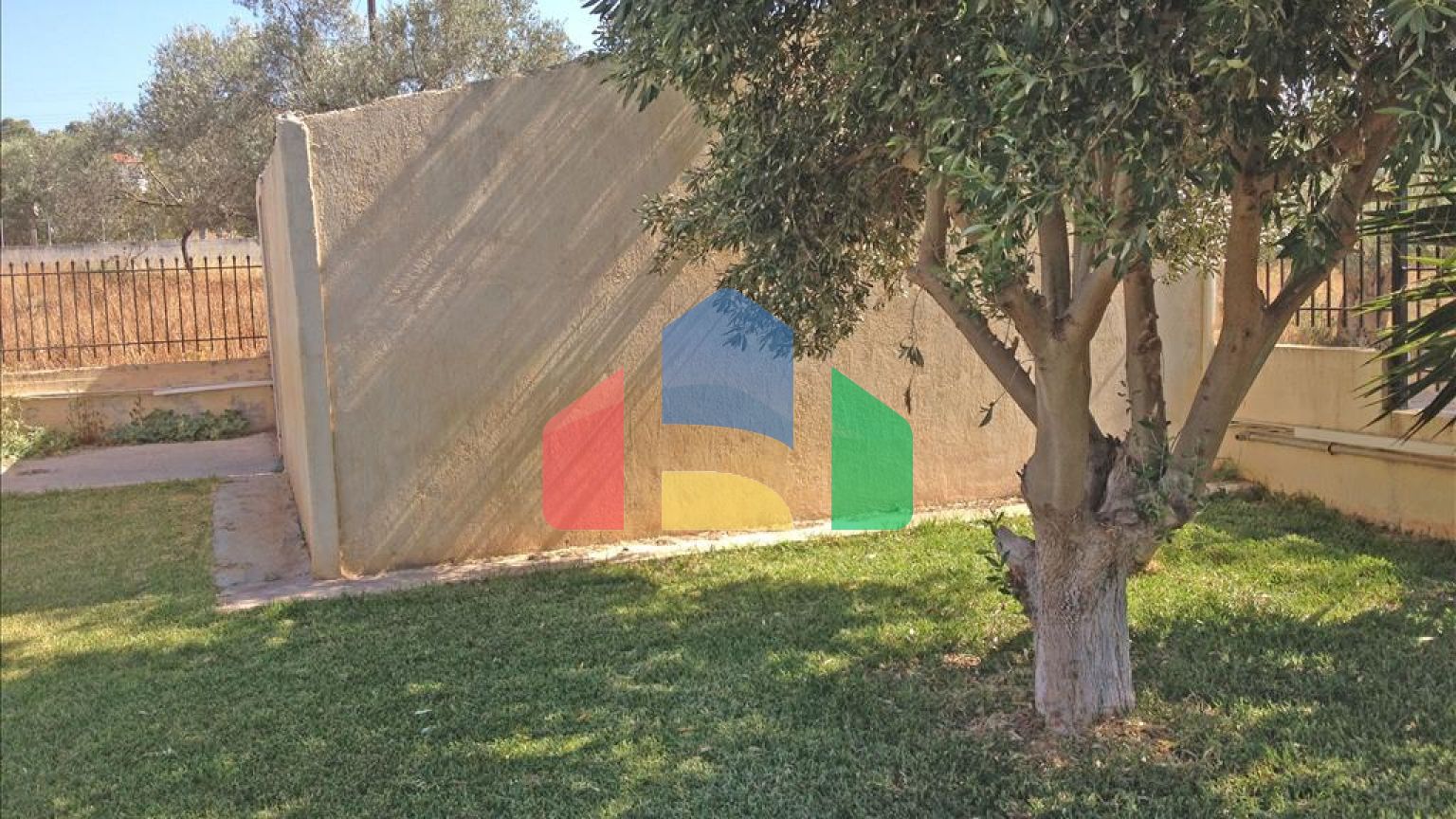 Продаж - Котедж 460 m² Евія