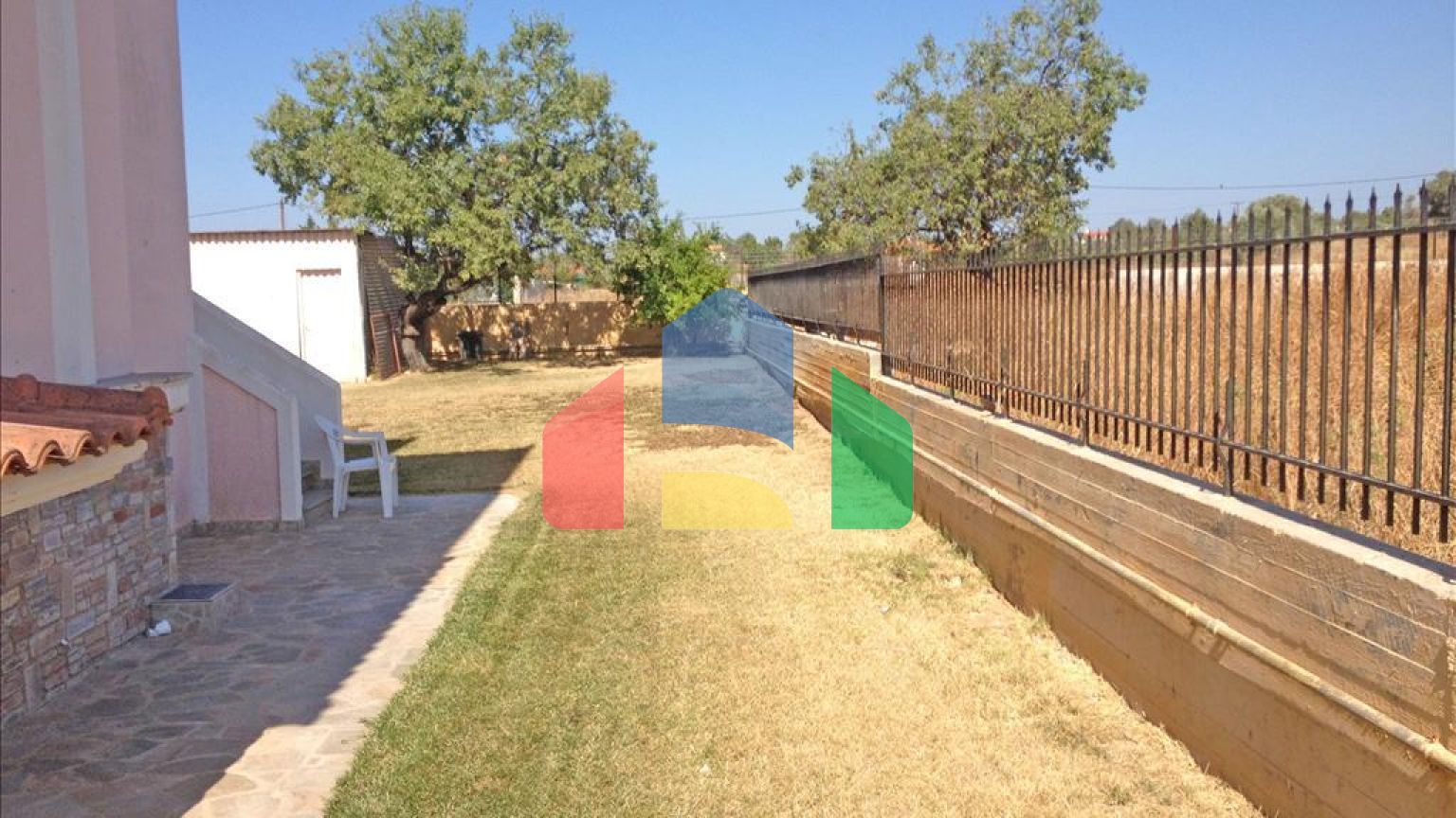 Продаж - Котедж 460 m² Евія