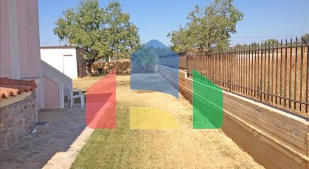 Продаж - Котедж 460 m² Евія