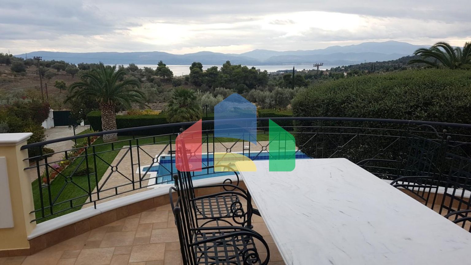 Продажа - Вилла 440 m² Эвия