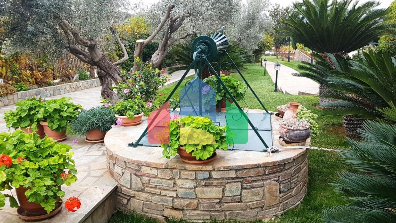 Продажа - Вилла 440 m² Эвия