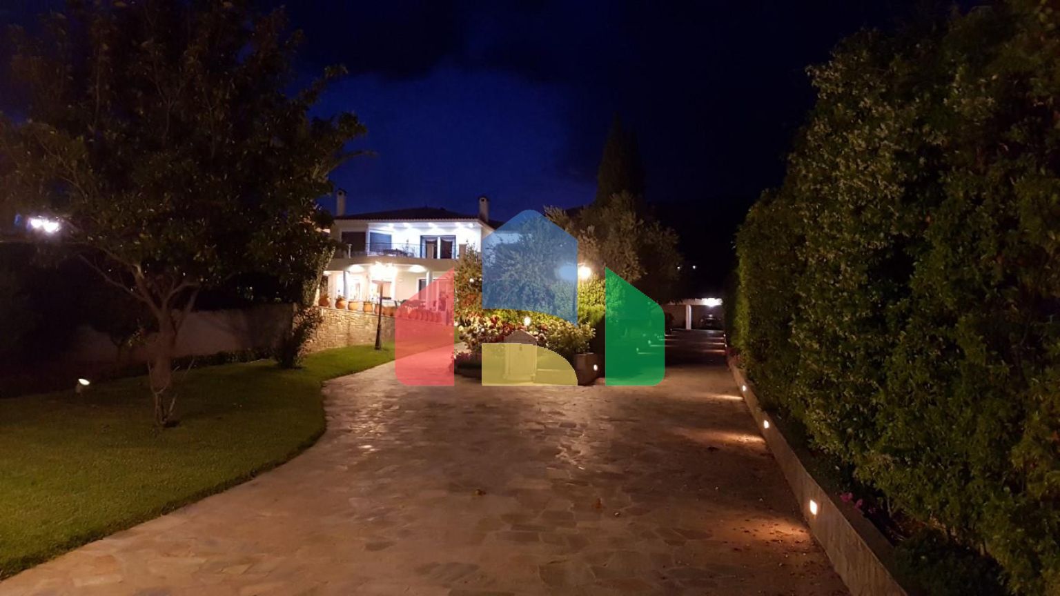 Продажа - Вилла 440 m² Эвия