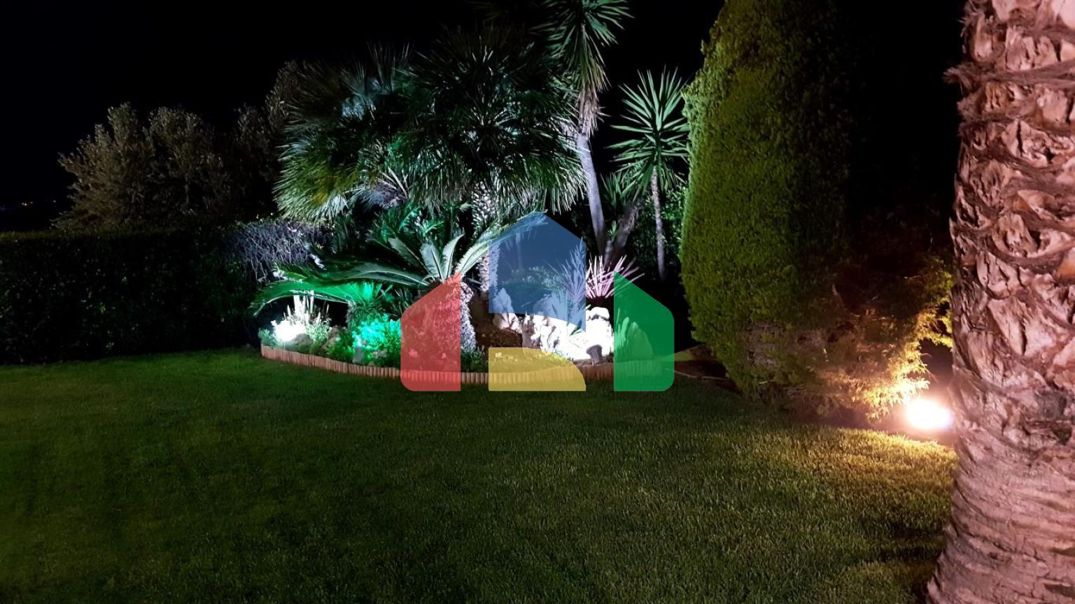 Продажа - Вилла 440 m² Эвия