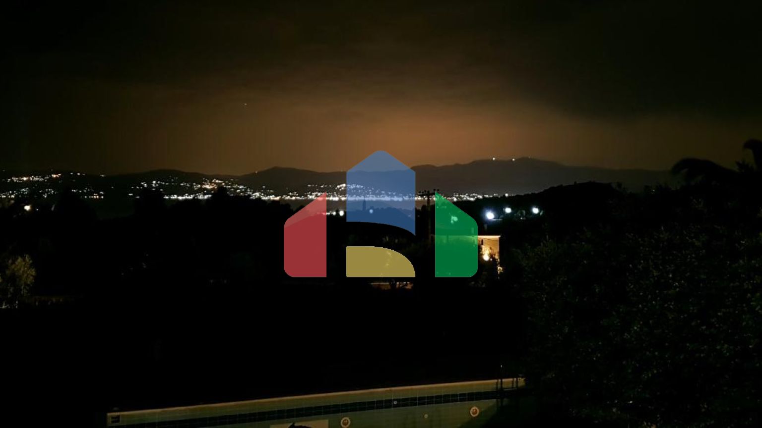 Продажа - Вилла 440 m² Эвия