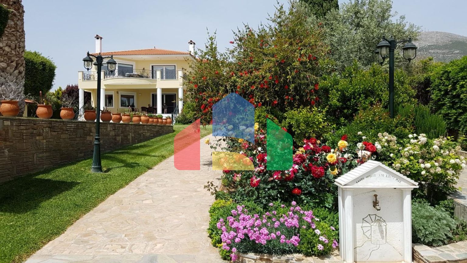 Продажа - Вилла 440 m² Эвия