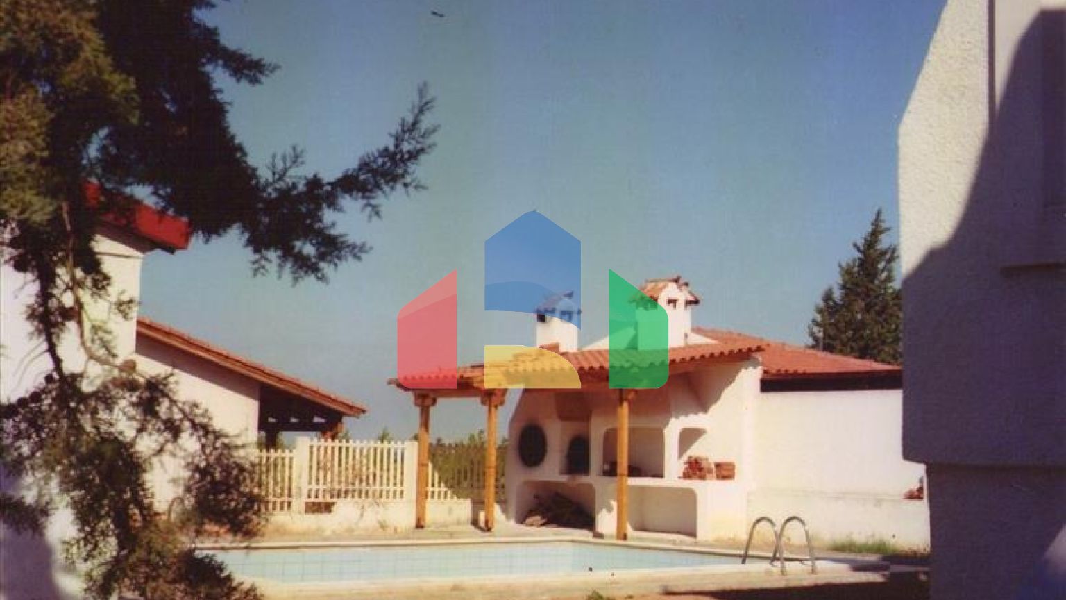 Продаж - Котедж 316 m² Евія