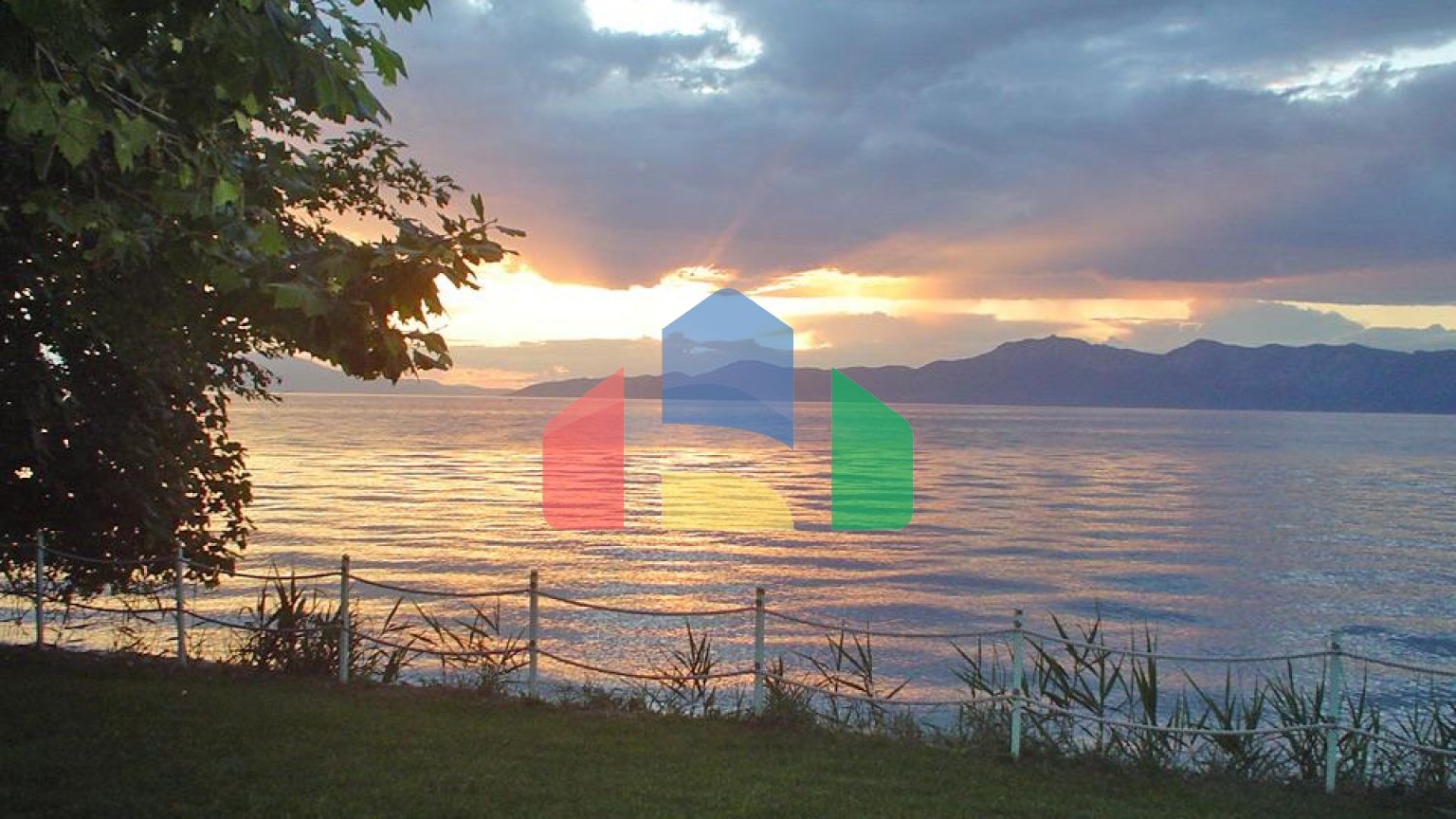 Продаж - Котедж 120 m² Евія