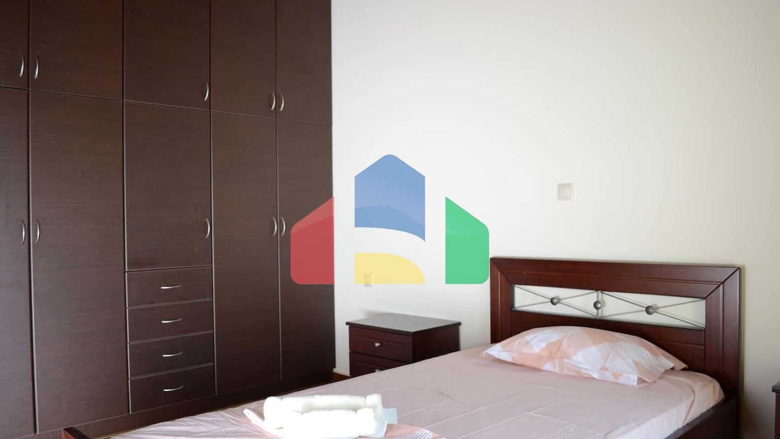 Продаж - Котедж 185 m² Евія