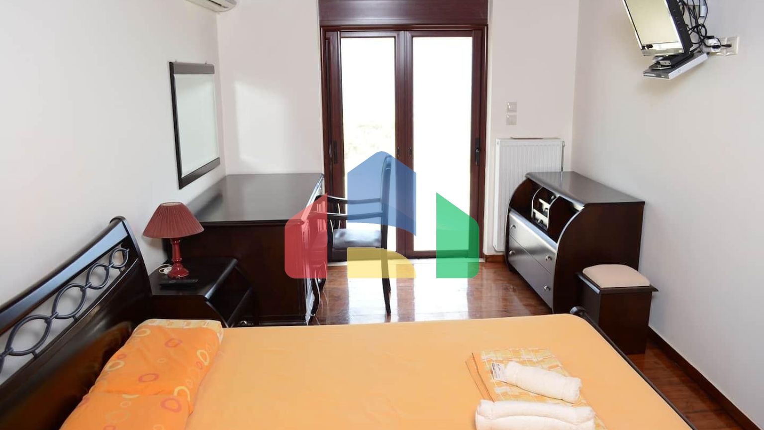 Продаж - Котедж 185 m² Евія