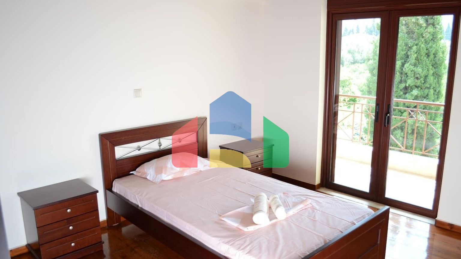 Продаж - Котедж 185 m² Евія